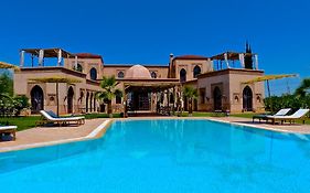 Le Cazar Casa De Hóspedes 4*